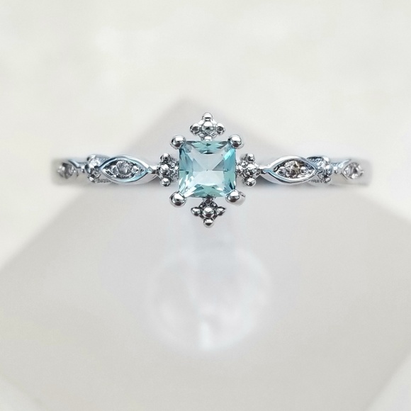 Delicate Topaz Ring - Picture 3 of 8